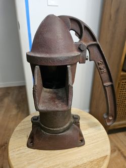 Antique Cast Iron Pitcher Pump