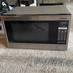 Panasonic Microwave  $35 Works Good 