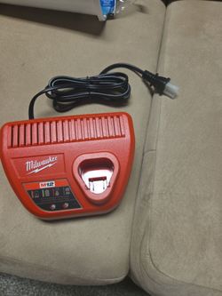 Milwaukee M12 battery charger