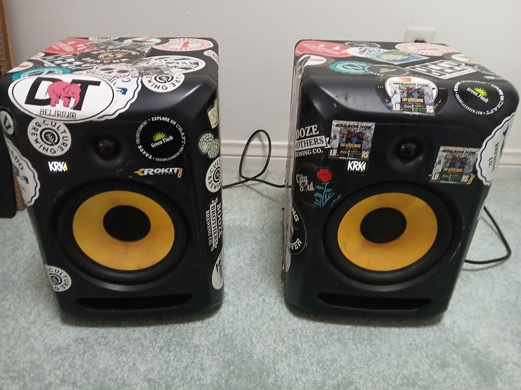 2 KRK ROKIT 8 STUDIO MONITORS