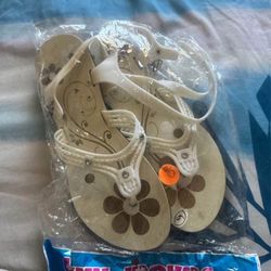 Women’s Sandals (59 Pairs) 