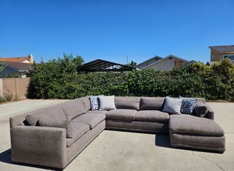 High End Robin Bruce Sylvie Sectional Sofa 💥 Free Delivery 💥