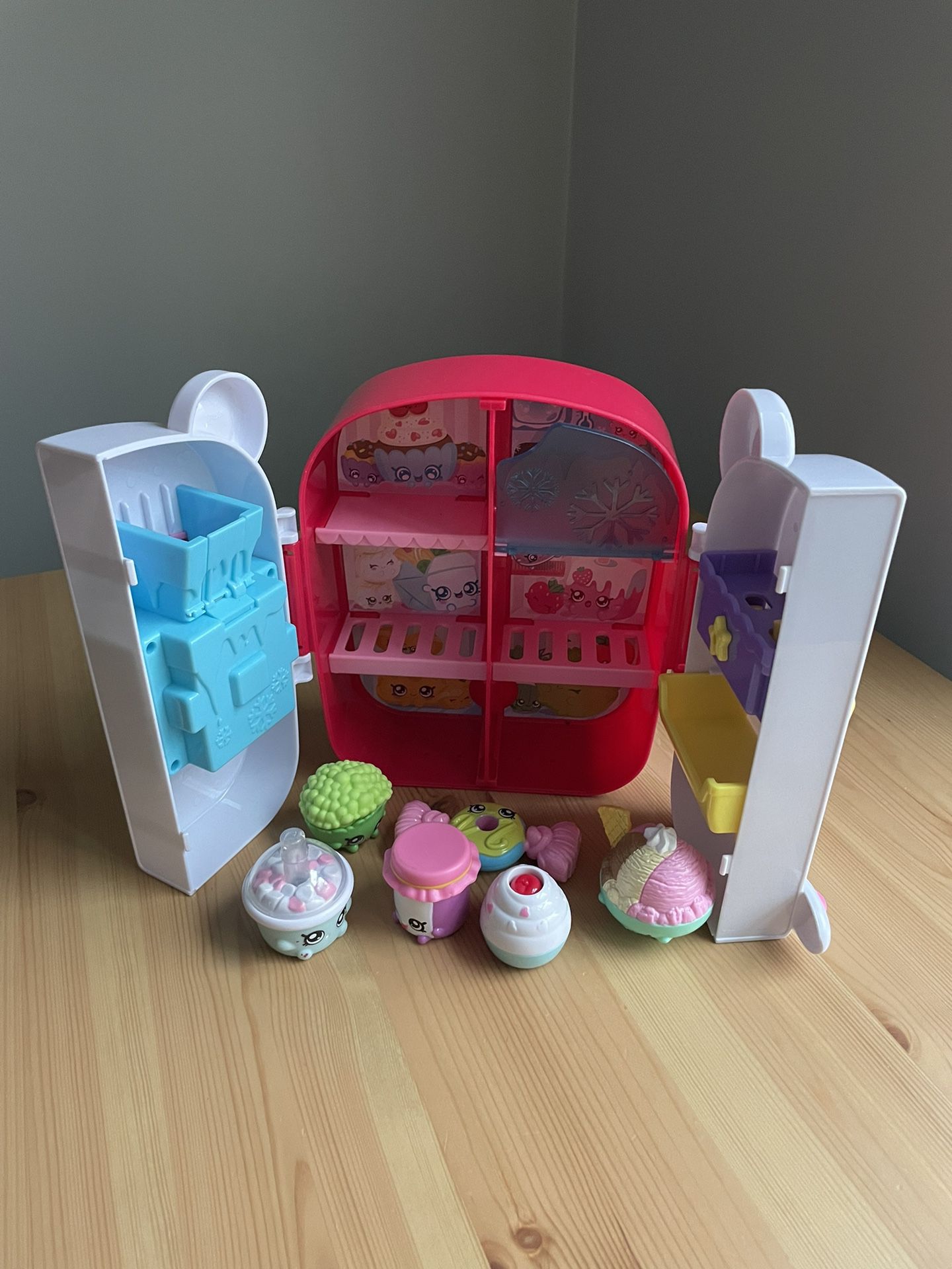 Shopkins Shoppies Deluxe Refrigerator With Food 