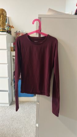 Hollister, maroon long sleeve top, size XSmall womb