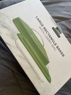 Large rectangular baking dish