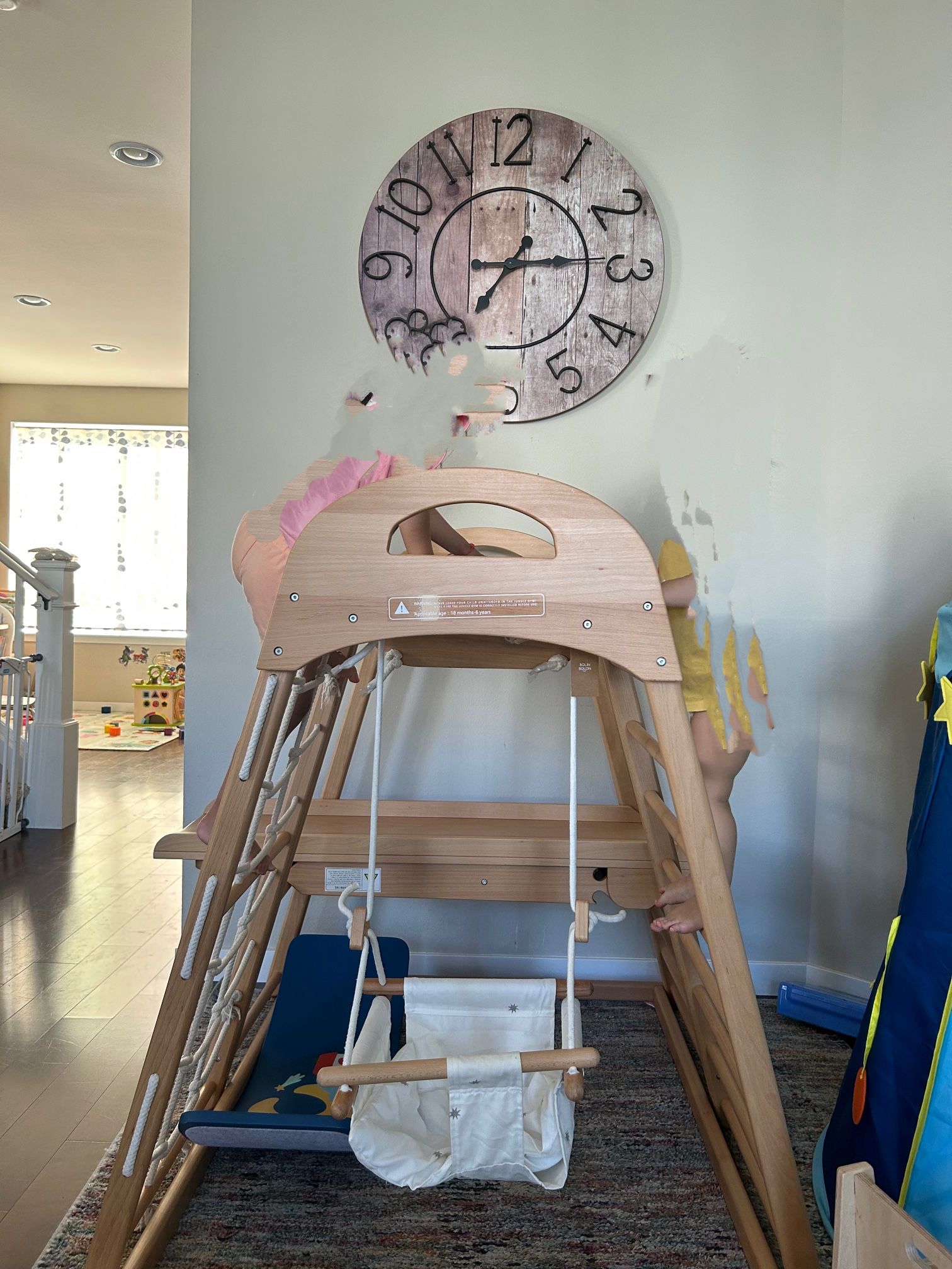 Indoor climbing frame for kids