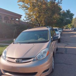 TOYOTA SIENNA