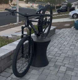 Giant stance 29 2 small mountain bike