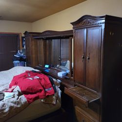 King Size Bedroom Set - w/o mattress