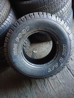 31X10.50R15 BIGFOOT ABOUT 99% $120 (1) TIRE