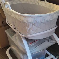 Delta Children Moses Bassinet
