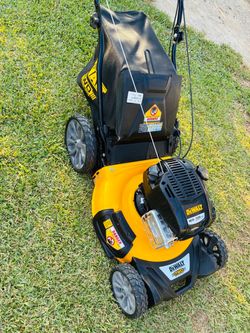 Dewalt 21 in. 163cc Briggs & Stratton Gas Self Propelled Walk Behind Lawn Mower