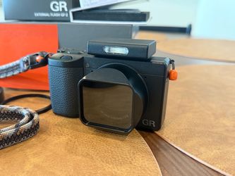 *LIKE NEW* Ricoh GR IV + GF-2 Flash + Squarehood + SD Card + Accessories