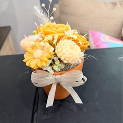 Candle flower arrangements/ Arreglos florales