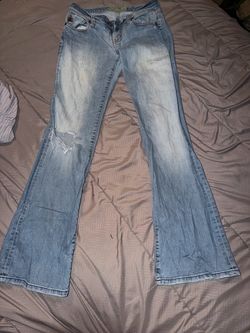 Miss Me vintage Jeans, Light wash size 26. Holes in knees & tiny microscopic holes on rear pockets see pics