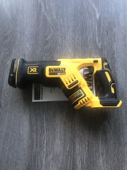 Dewalt saw 20 v max