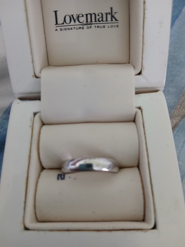 Engagement/wedding Band