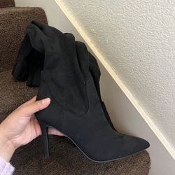 Black High Heels/ Botas Negras 51/2