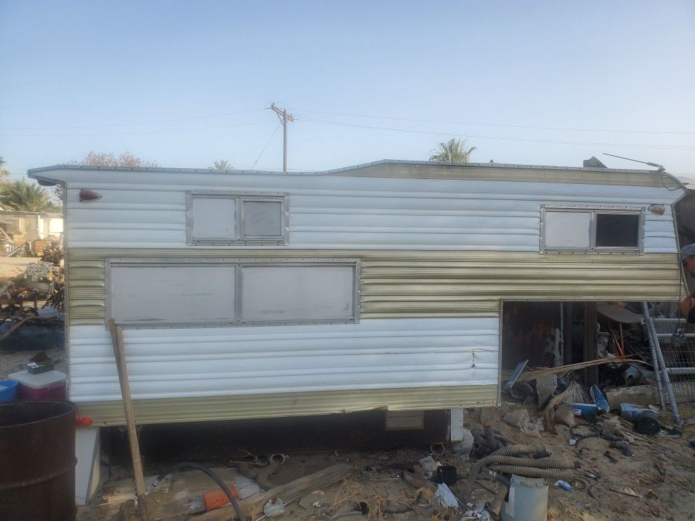 4 STAR Long bed Truck Camper overhead