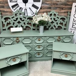 Beautiful Modern Style Dresser Set