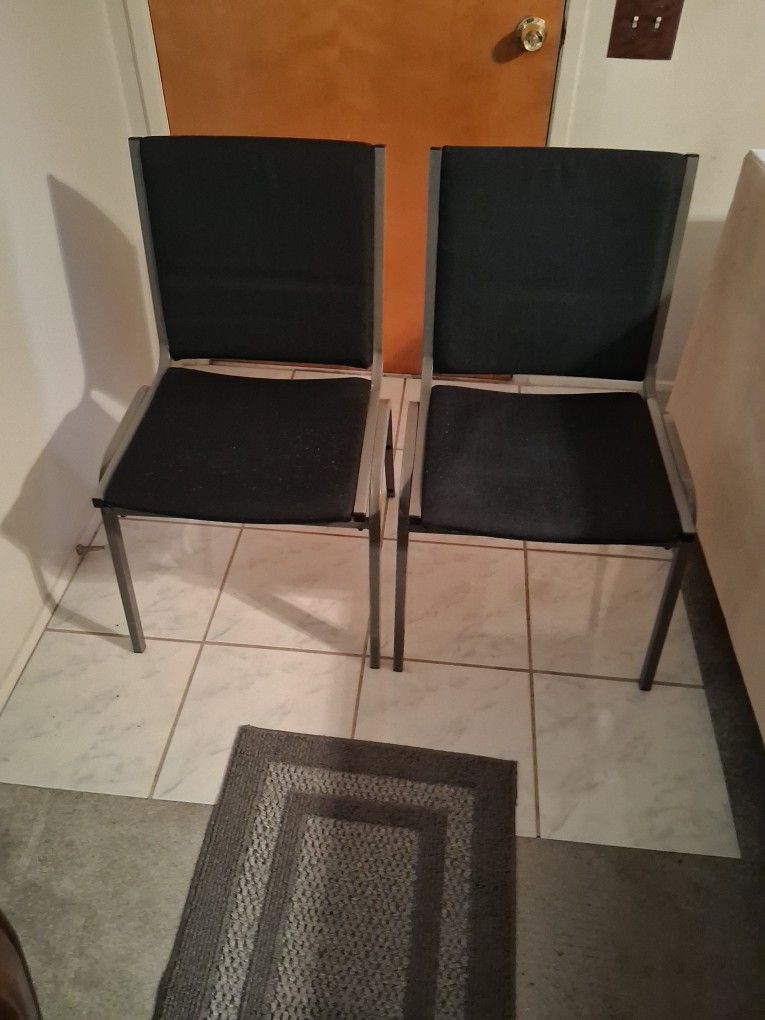 2 Stackable Chairs