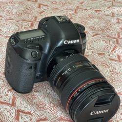 Canon 5D Mark IV + Accessories – Professional DSLR Kit
