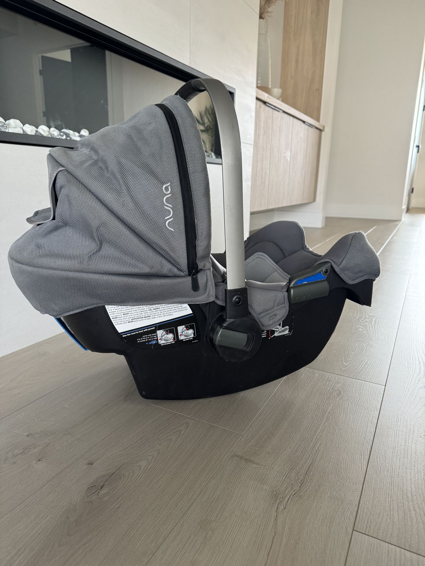 Nuna pipa Infant Car Seat With Base 