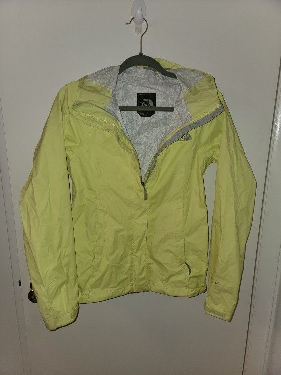 The north face small
Rain coat/ jacket
 good condition
Pre owned
Has small stains