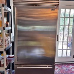 Subzero 36in Refrigerator Freezer 