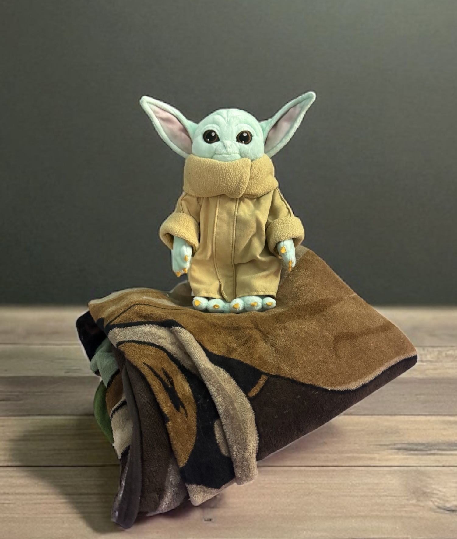 Baby Mandalorian Yoda Plush And Fleece Blanket