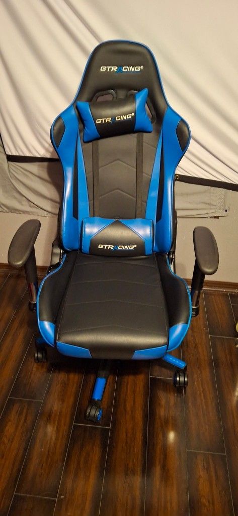 HAVE A Blue Gtracing GAMING RACING CHAIR!! CAsh Only!! PICKUP ONLY!!!