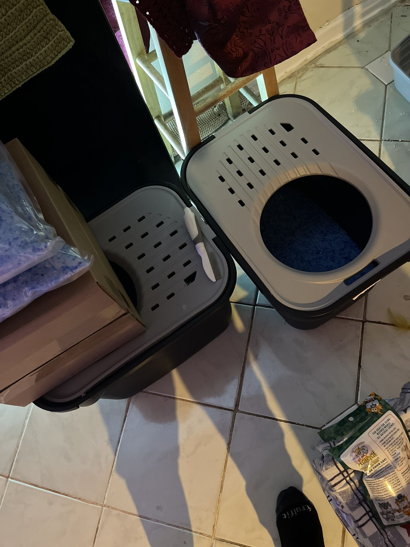 2 Cat Litter Boxes With 6 Bags Of Crystal Cat Litter Deal