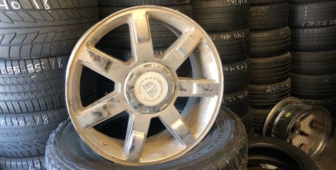 2 good Escalade rims 22