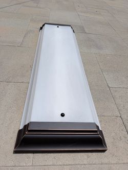 4’ Light fixture
