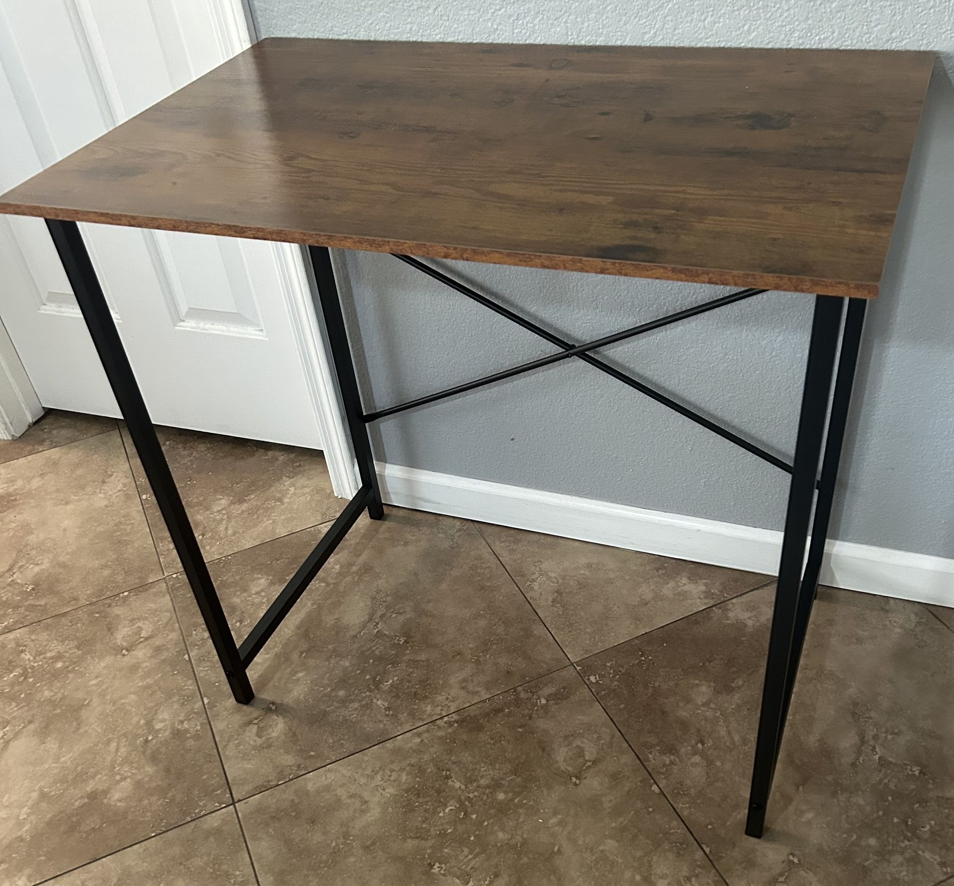 (NEW) 32” Wide Computer Desk