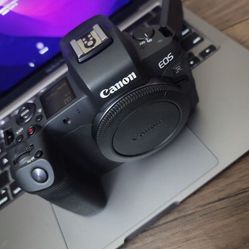 Canon - EOS R Mirrorless 4K Video Camera with RF 24-105mm f/4-7.1 IS STM Lens - Black Hardly Used 