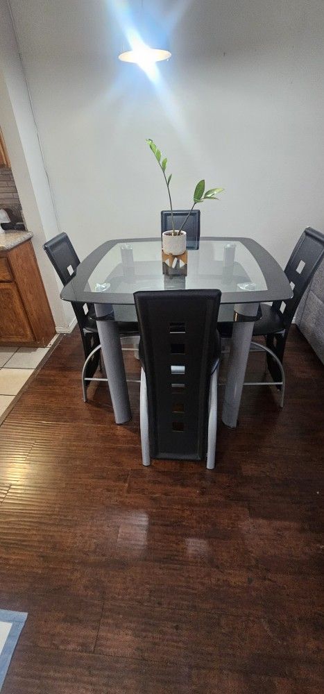 Dinning Table