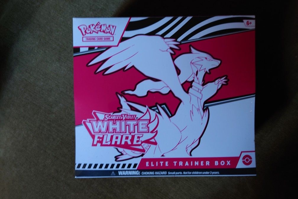 Pokemon White Flare Elite Trainer Box