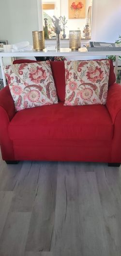 Love Seat H 26 In x L 37 In X W 52 in  Ottoma  H 17 inx 44 Lx 22 in