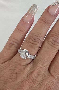 NEW! 3.27CT Oval Cut, Genuine Moissanite Gemstone Engagement Ring, Please See Details 🌹