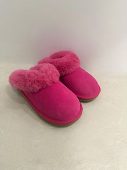 UGG Kids Hot Pink Fuzzy Slippers Size 1 NEW