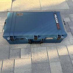 1615 Pelican Case With Luggage Insert 