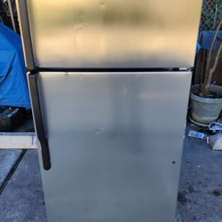 Precioso Refrigerador General Electric listo para usar super limpio lo tengo conectado $200