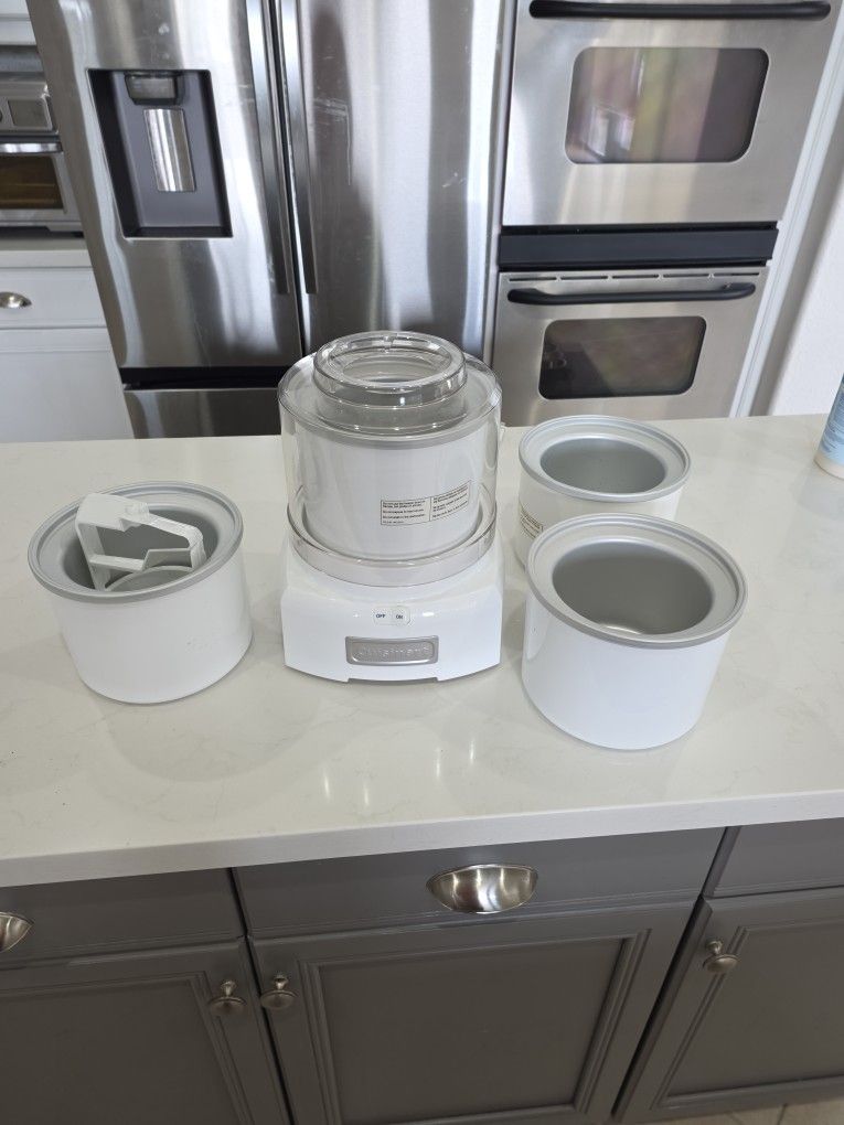 1.5-Quart Automatic Frozen Yogurt, Ice Cream, and Sorbet Maker w/ 3 Add'l 1.5 Qt Bowls