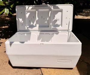 Rubbermaid cooler 120 Qt