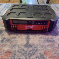 Milwaukee Packout Radio With XC 5.0 Battery And Charger 