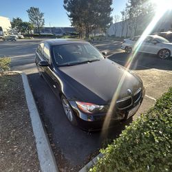  2008 BMW 328i clean title It has 130,000 miles , License plates until 2027