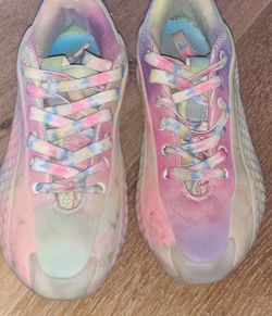 ANTHONY EDWARDS 1 LOW SHOES
Signature shoes from adidas Basketball and Anthony Edwards.