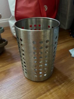 Kitchen utensils holder