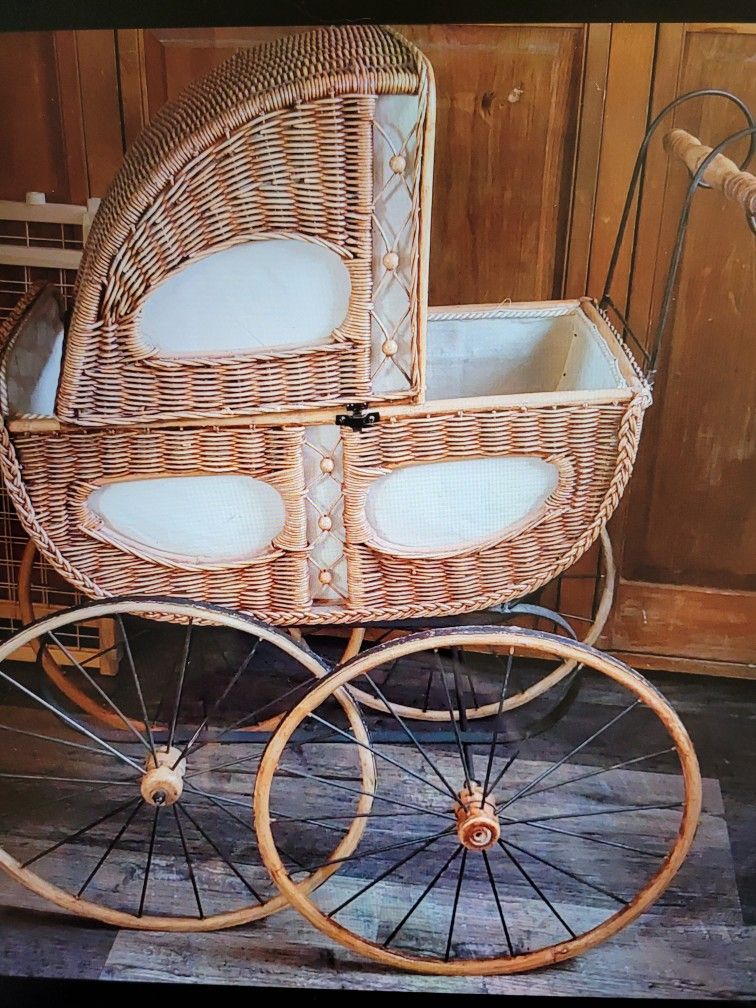 Beautiful Antique Baby Carriage